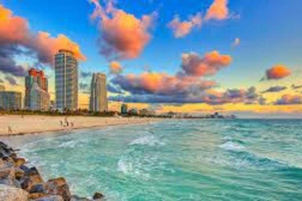 Apartment Right On The Beach! Miami Beach Exteriör bild